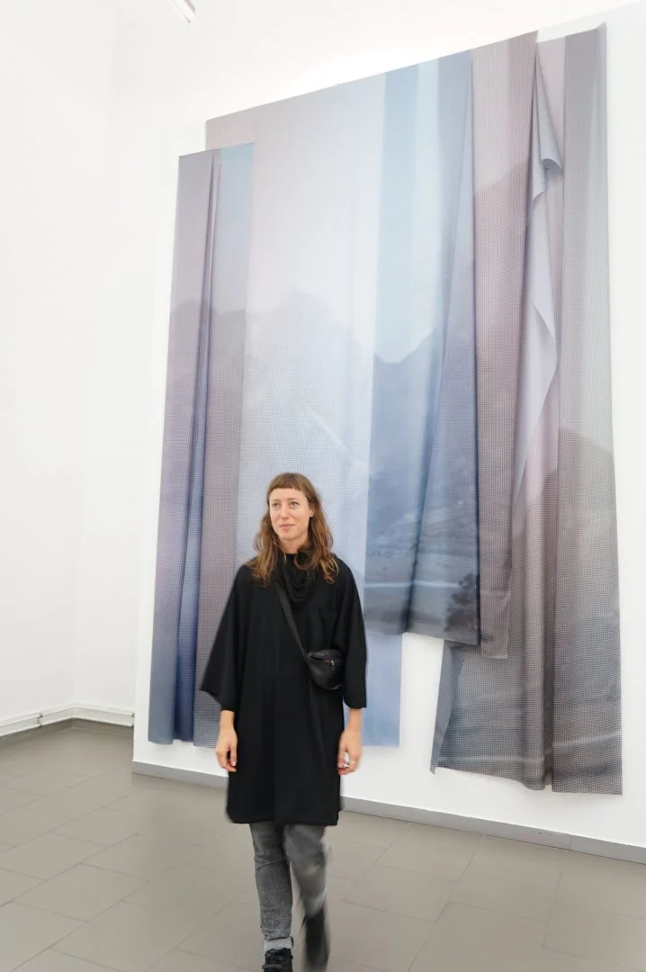 Eva Dittrich vor Ihrer Installation
Photo Credit: Barbara Green Arts Management