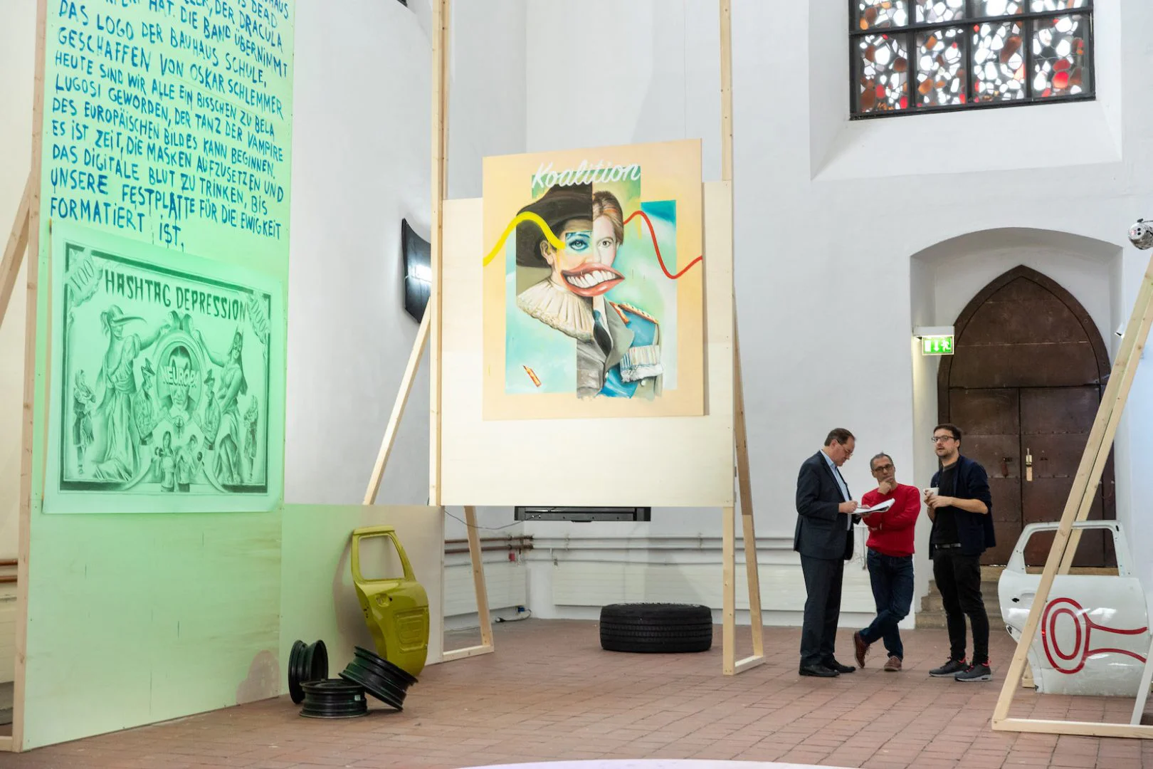 Filip Markiewicz | Celebration Factory, Enrico Lunghi und Filip Markiewicz im Pressegespräch, Kunsthalle Osnabrück, 2019/20. Courtesy Friso Gentsch / Kunsthalle Osnabrück