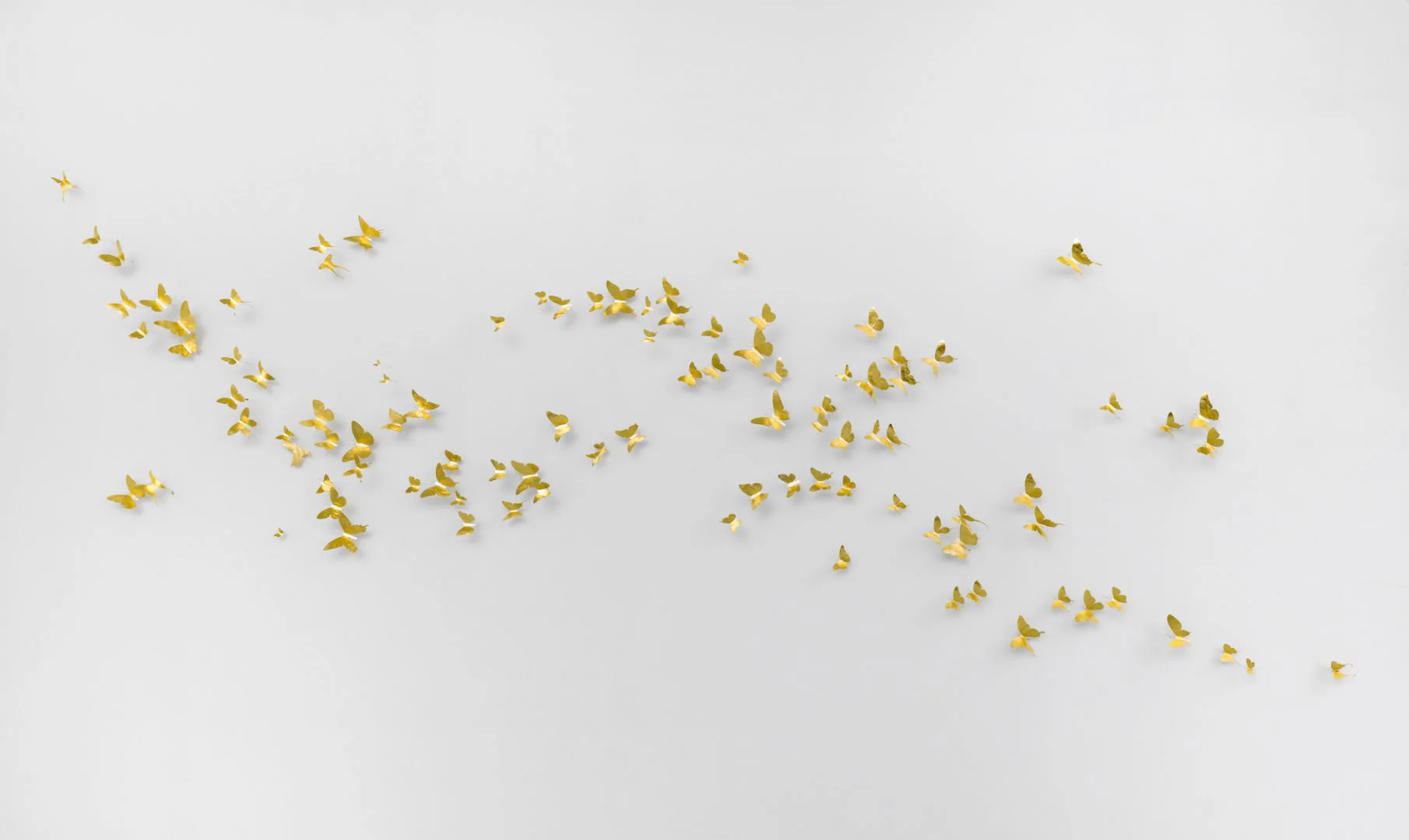 Paul Villinski, Wave (right), 2017, Found aluminum cans, gold leaf, wire, 60H x 144W x 7D in.