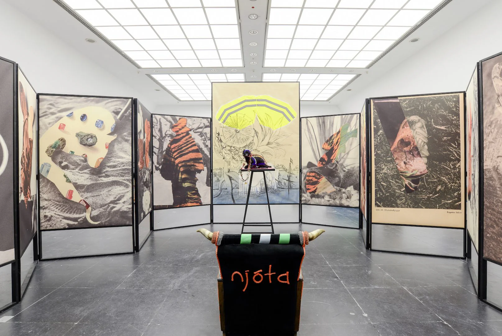 Helga Schmidhuber, Installationsansicht „Does Voodoo work? II", Frankfurter Kunstverein, 2015, photo credit: Holger Schmidhuber 