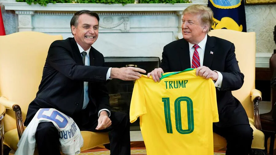 Trump und Bolsonaro exchanging football trikots, photo credit: Reuters