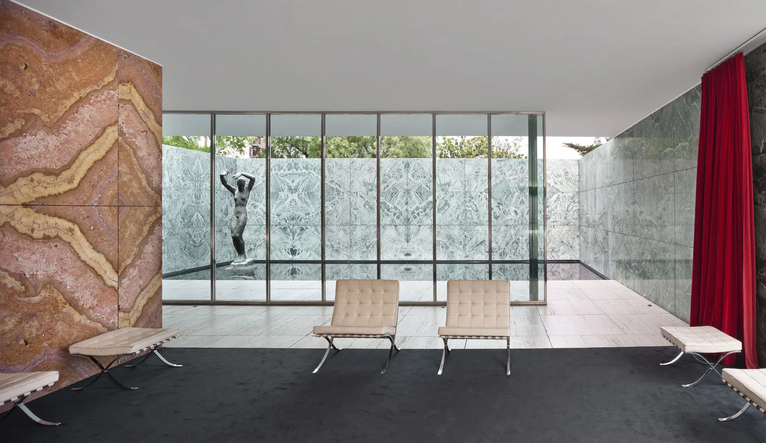 Interior view of the Barcelona Pavilion by Mies van der Rohe with Georg Kolbe's female figure "The Morning" (1929) -source: Enric Duch / Georg Kolbe Museum picture archive