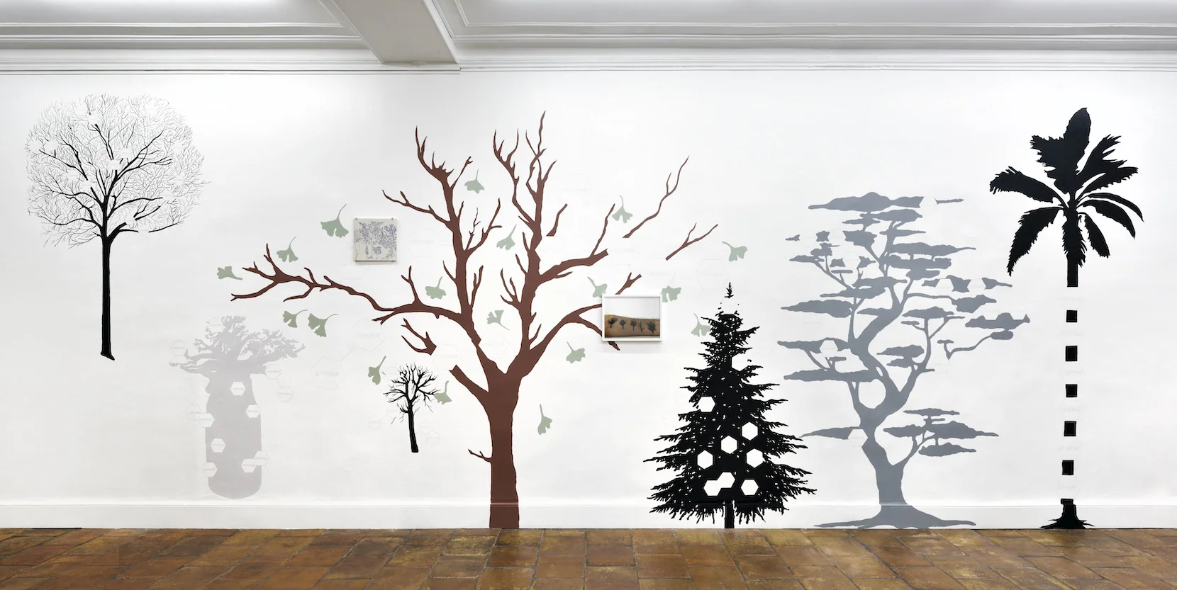 Forêt généalogique, 2020, Wall Painting (view of the exhibition Déraison du quotidien at Galerie Mansart, Paris, 2020) © Jeanne Susplugas