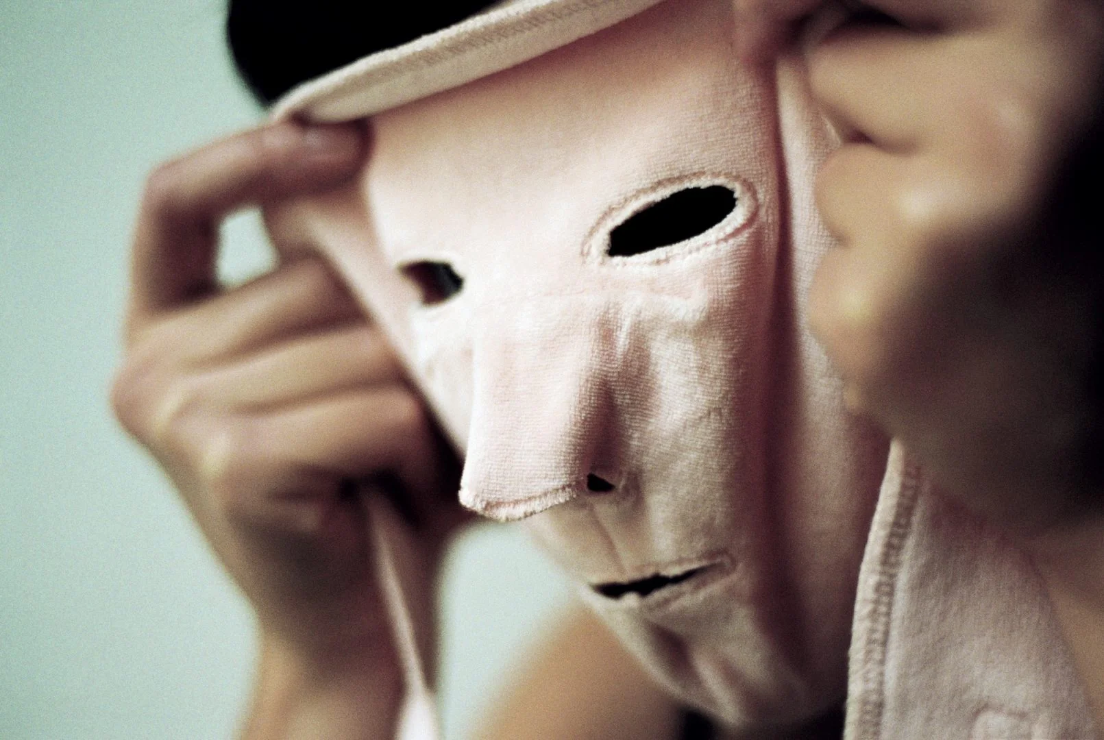 Jeanne Susplugas, Mask, 2009, c-print, © Jeanne Susplugas