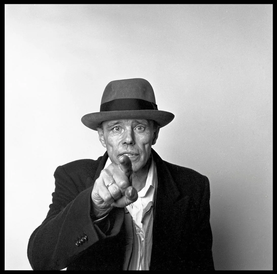 Porträt Joseph Beuys, Paris, ca. 1985, Fotografie, © imago images / Leemage
